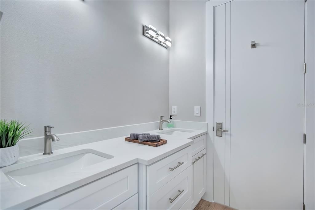 For Sale: $1,600,000 (3 beds, 2 baths, 2733 Square Feet)