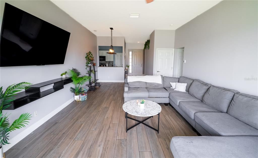 For Sale: $375,000 (4 beds, 2 baths, 1604 Square Feet)