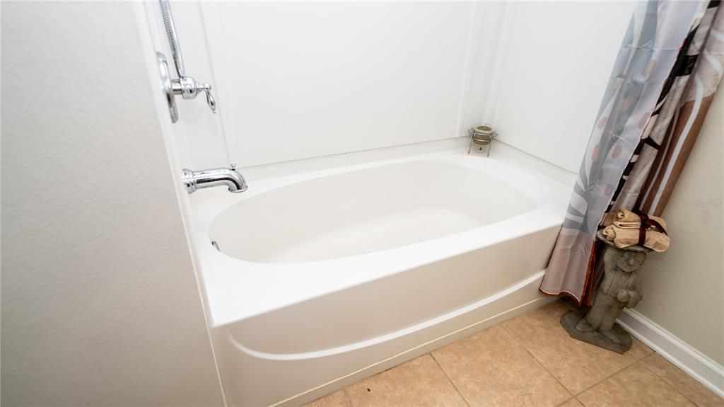 For Sale: $375,000 (4 beds, 2 baths, 1604 Square Feet)