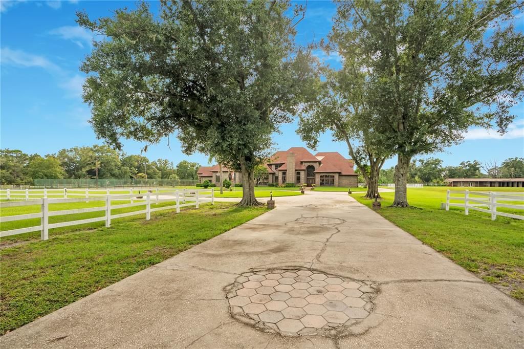 For Sale: $2,000,000 (5 beds, 6 baths, 8715 Square Feet)