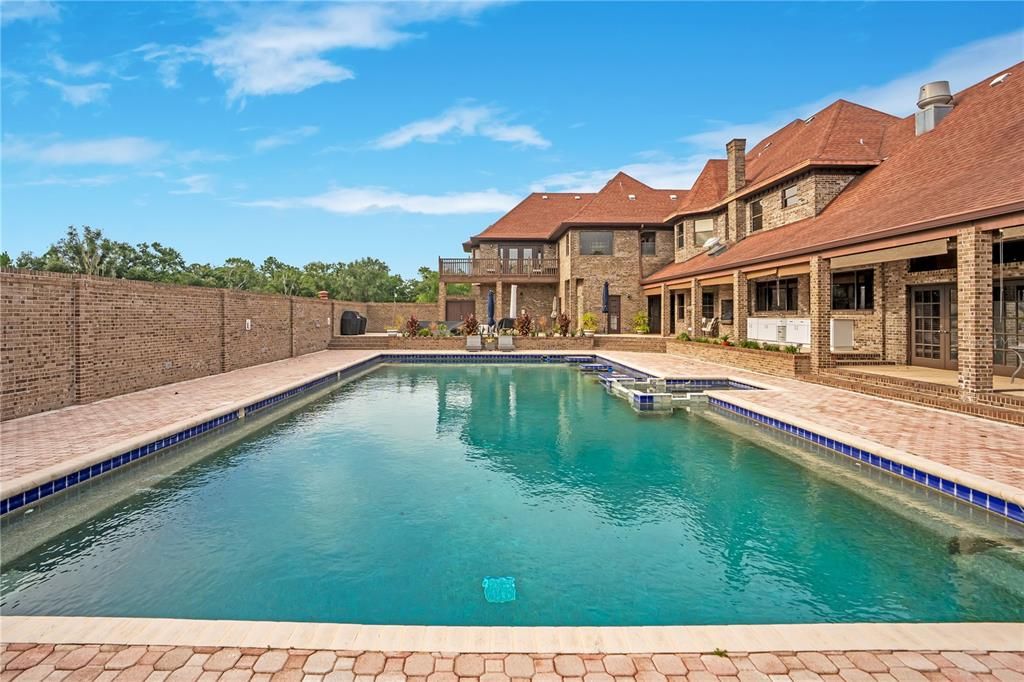 For Sale: $2,000,000 (5 beds, 6 baths, 8715 Square Feet)