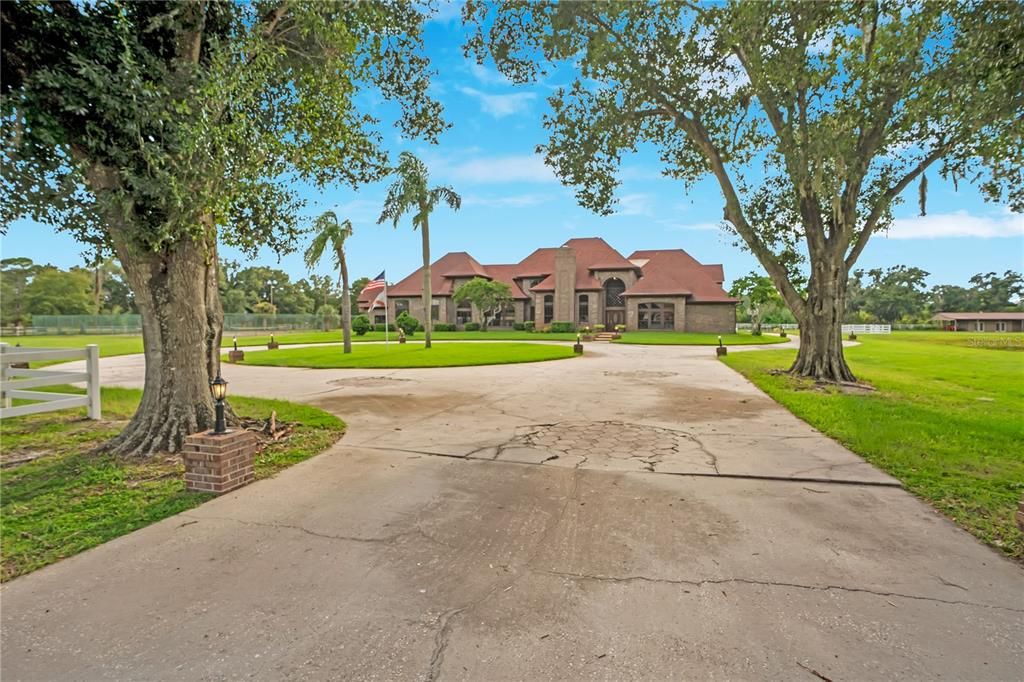 For Sale: $2,000,000 (5 beds, 6 baths, 8715 Square Feet)