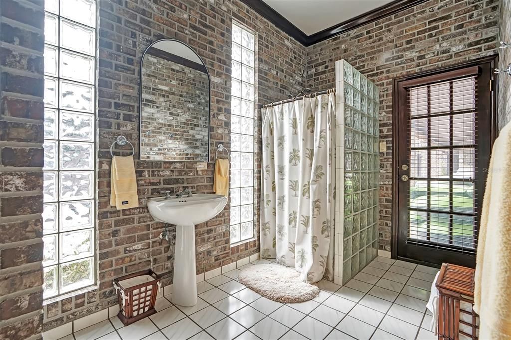 For Sale: $2,000,000 (5 beds, 6 baths, 8715 Square Feet)