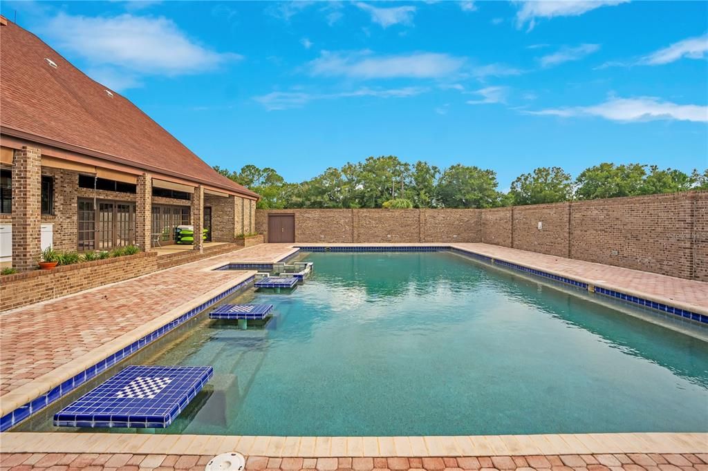 For Sale: $2,000,000 (5 beds, 6 baths, 8715 Square Feet)