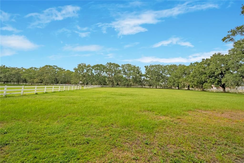 For Sale: $2,000,000 (5 beds, 6 baths, 8715 Square Feet)