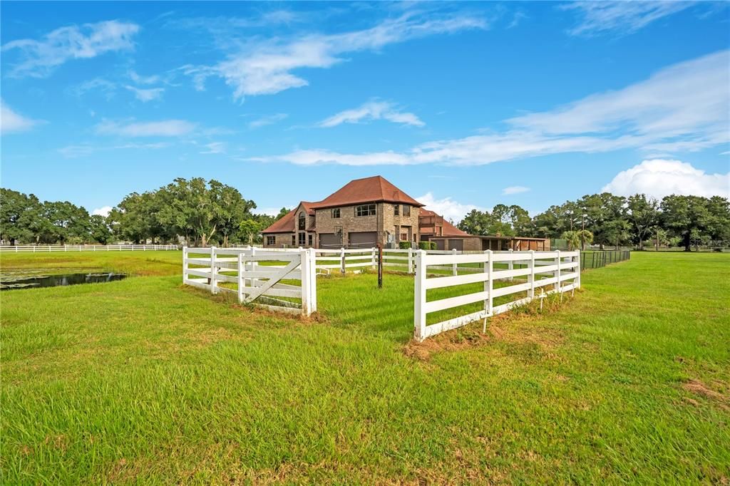 For Sale: $2,000,000 (5 beds, 6 baths, 8715 Square Feet)