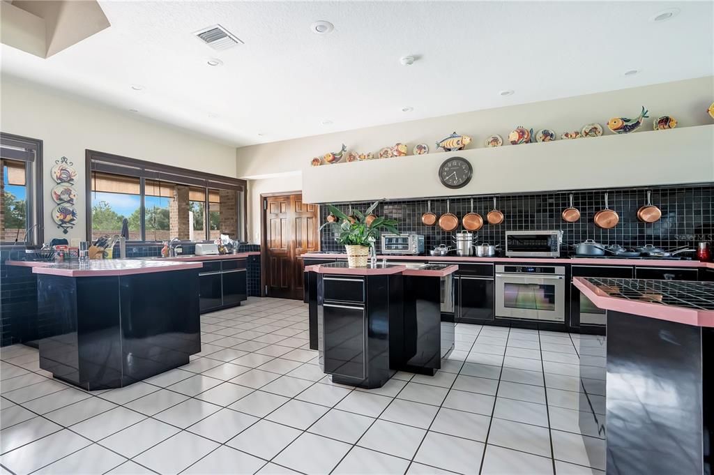For Sale: $2,000,000 (5 beds, 6 baths, 8715 Square Feet)