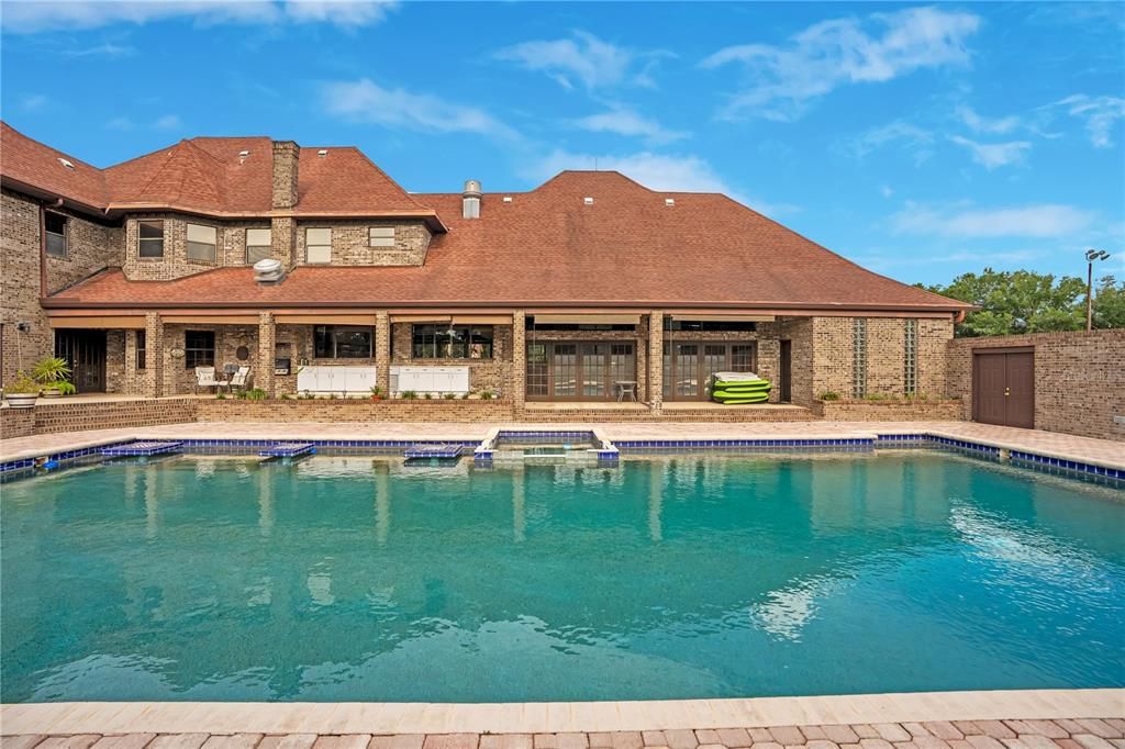 For Sale: $2,000,000 (5 beds, 6 baths, 8715 Square Feet)