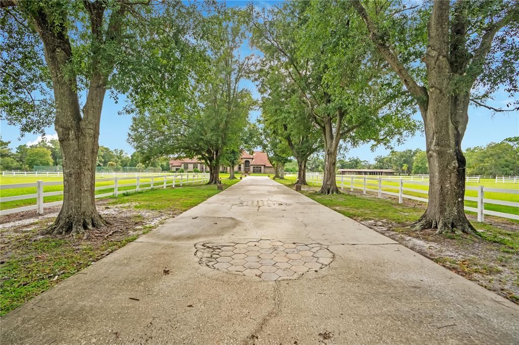 For Sale: $2,000,000 (5 beds, 6 baths, 8715 Square Feet)