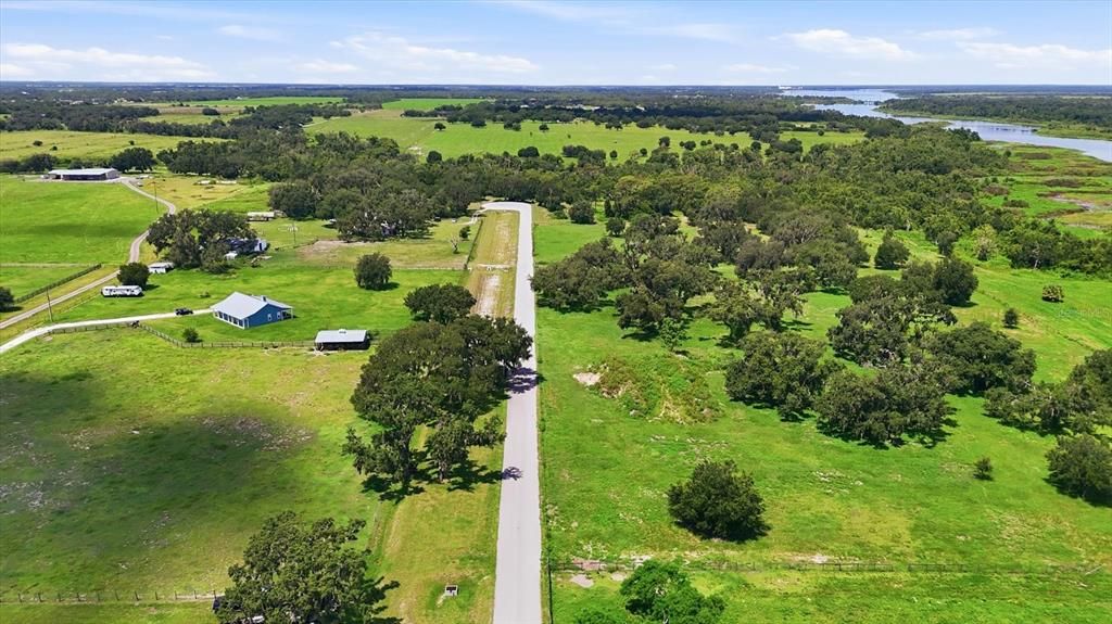 待售: $549,000 (8.94 acres)