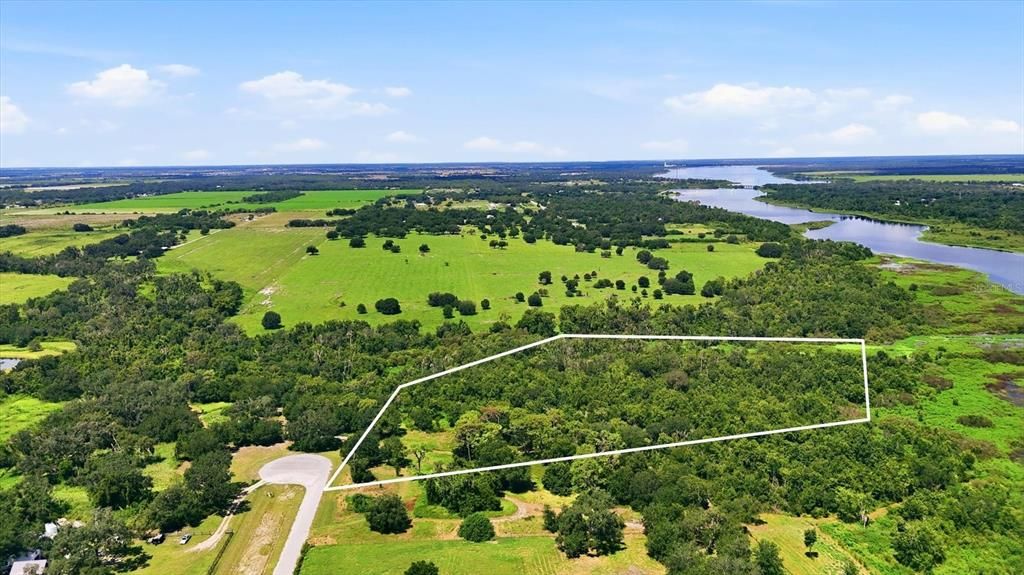 待售: $549,000 (8.94 acres)