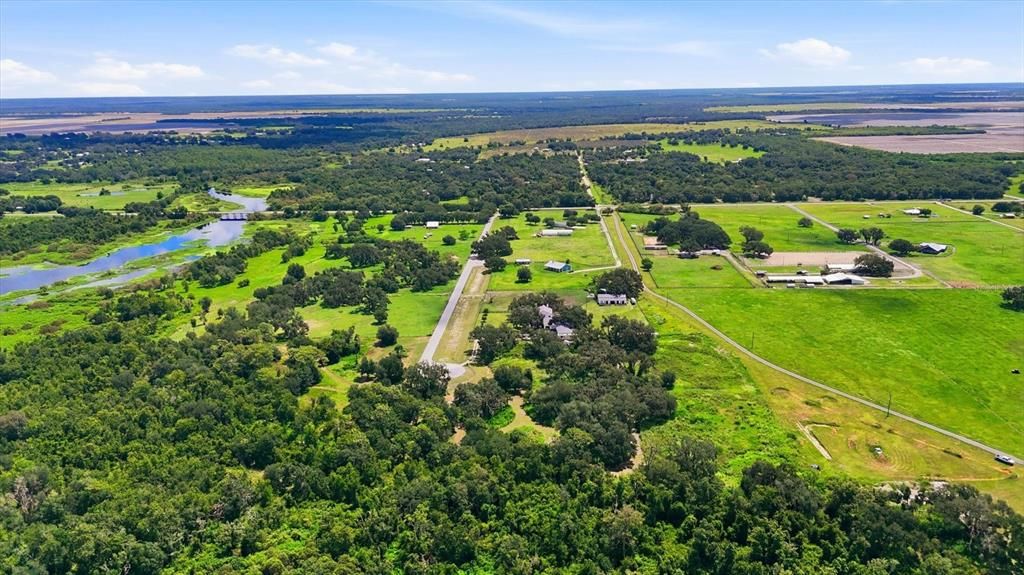 待售: $549,000 (8.94 acres)