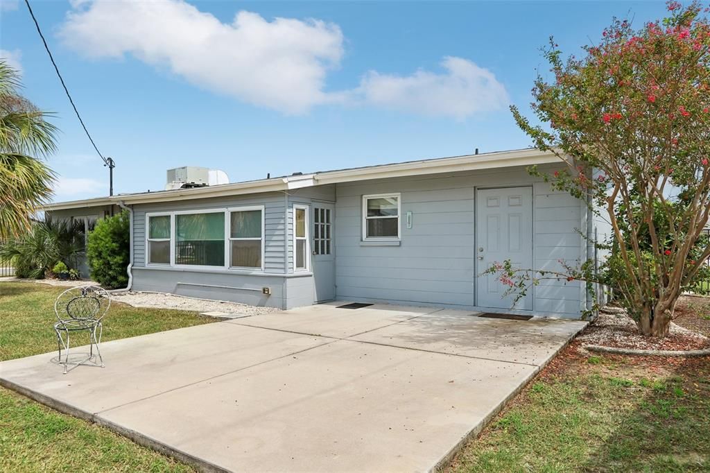 For Sale: $279,900 (2 beds, 2 baths, 1694 Square Feet)