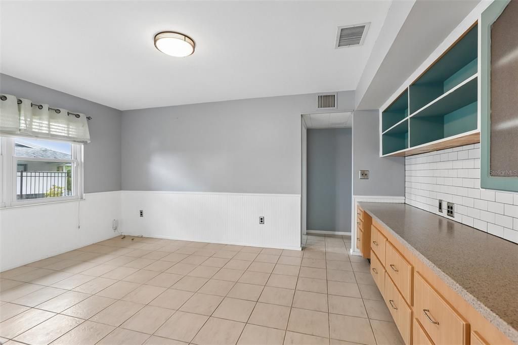 For Sale: $279,900 (2 beds, 2 baths, 1694 Square Feet)