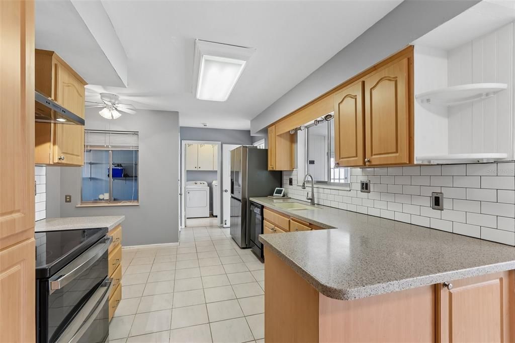 For Sale: $279,900 (2 beds, 2 baths, 1694 Square Feet)