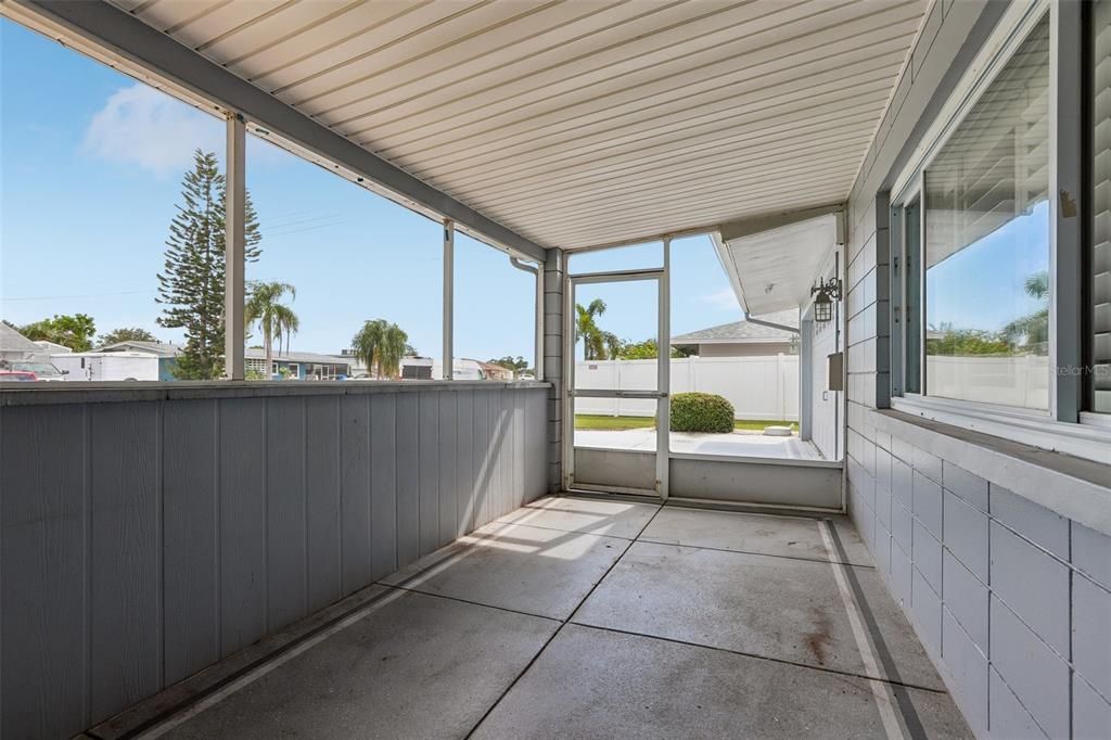 For Sale: $279,900 (2 beds, 2 baths, 1694 Square Feet)
