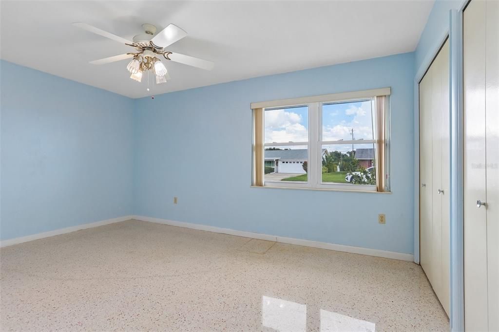 For Sale: $279,900 (2 beds, 2 baths, 1694 Square Feet)