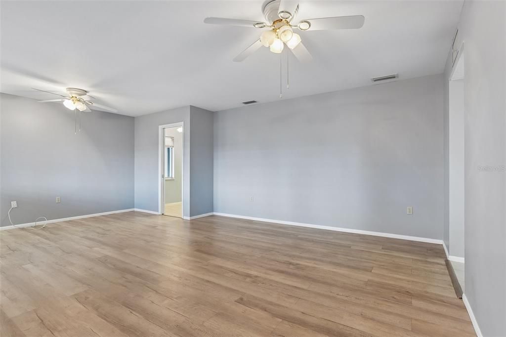 For Sale: $279,900 (2 beds, 2 baths, 1694 Square Feet)