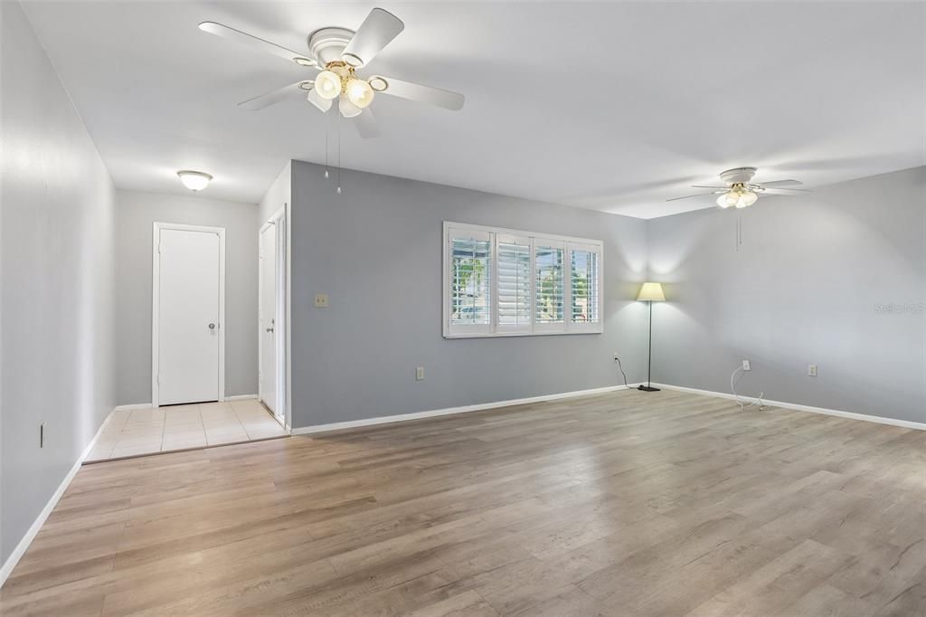 For Sale: $279,900 (2 beds, 2 baths, 1694 Square Feet)