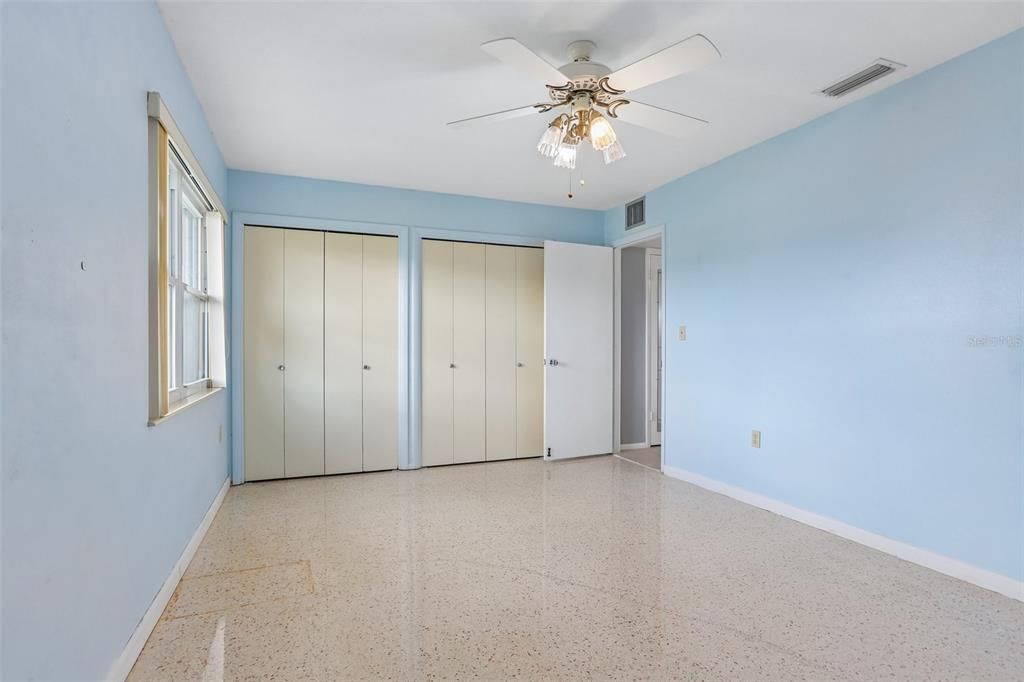 For Sale: $279,900 (2 beds, 2 baths, 1694 Square Feet)
