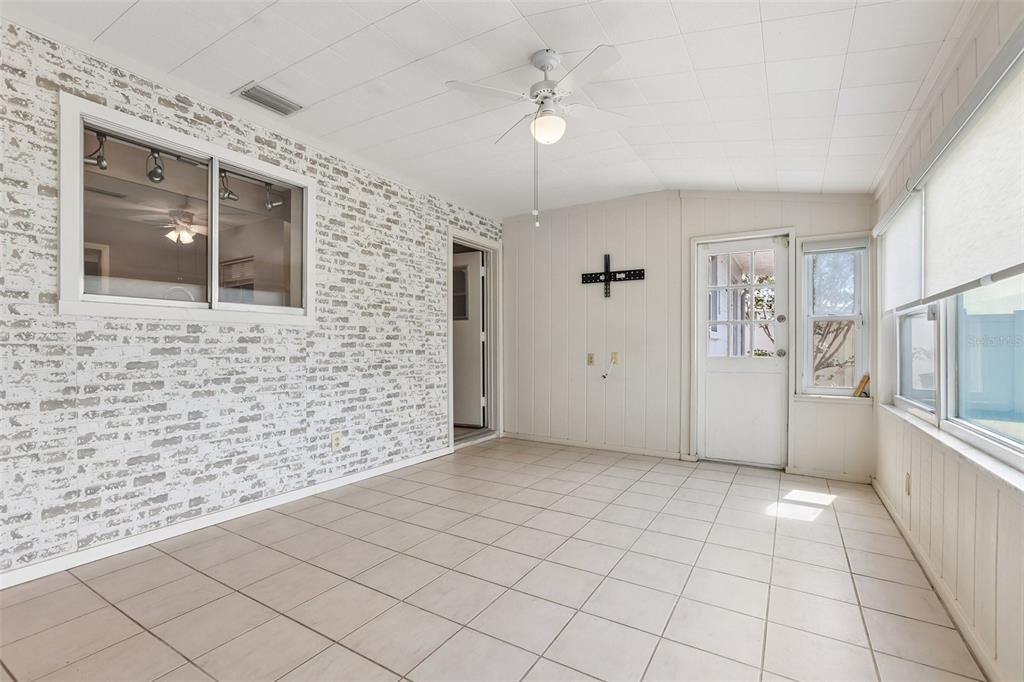 For Sale: $279,900 (2 beds, 2 baths, 1694 Square Feet)
