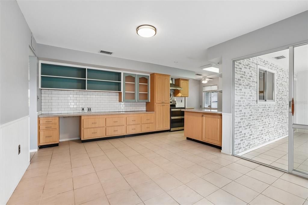 For Sale: $279,900 (2 beds, 2 baths, 1694 Square Feet)