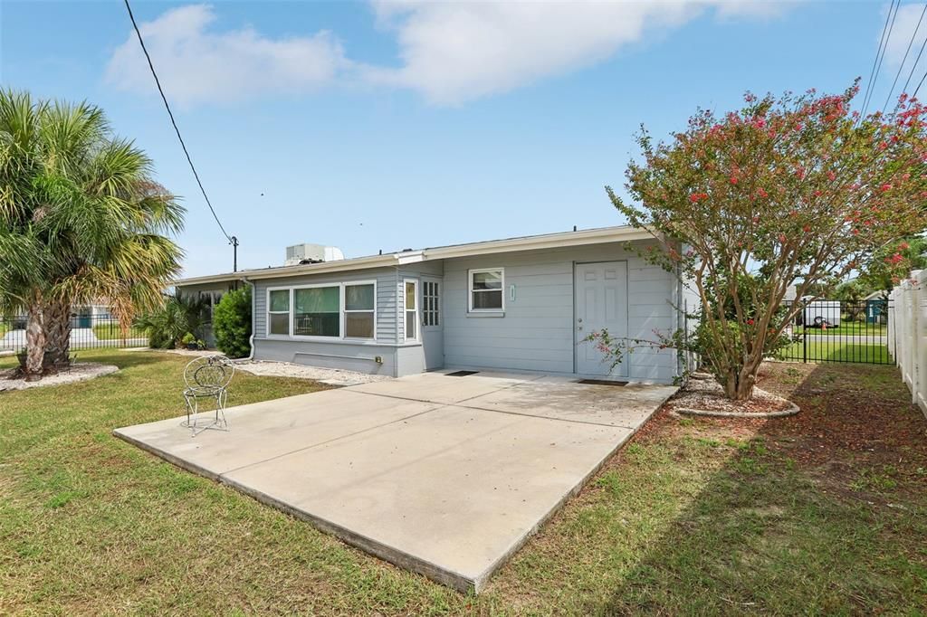 For Sale: $279,900 (2 beds, 2 baths, 1694 Square Feet)