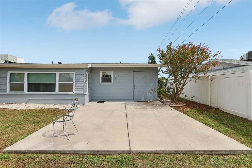 For Sale: $279,900 (2 beds, 2 baths, 1694 Square Feet)