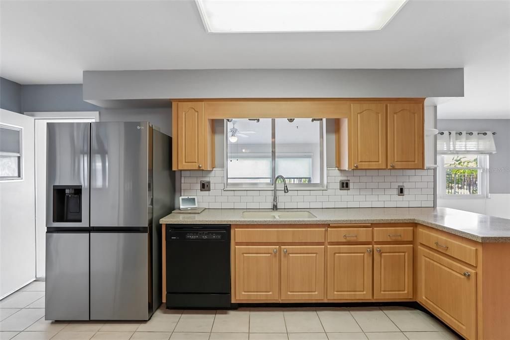 For Sale: $279,900 (2 beds, 2 baths, 1694 Square Feet)