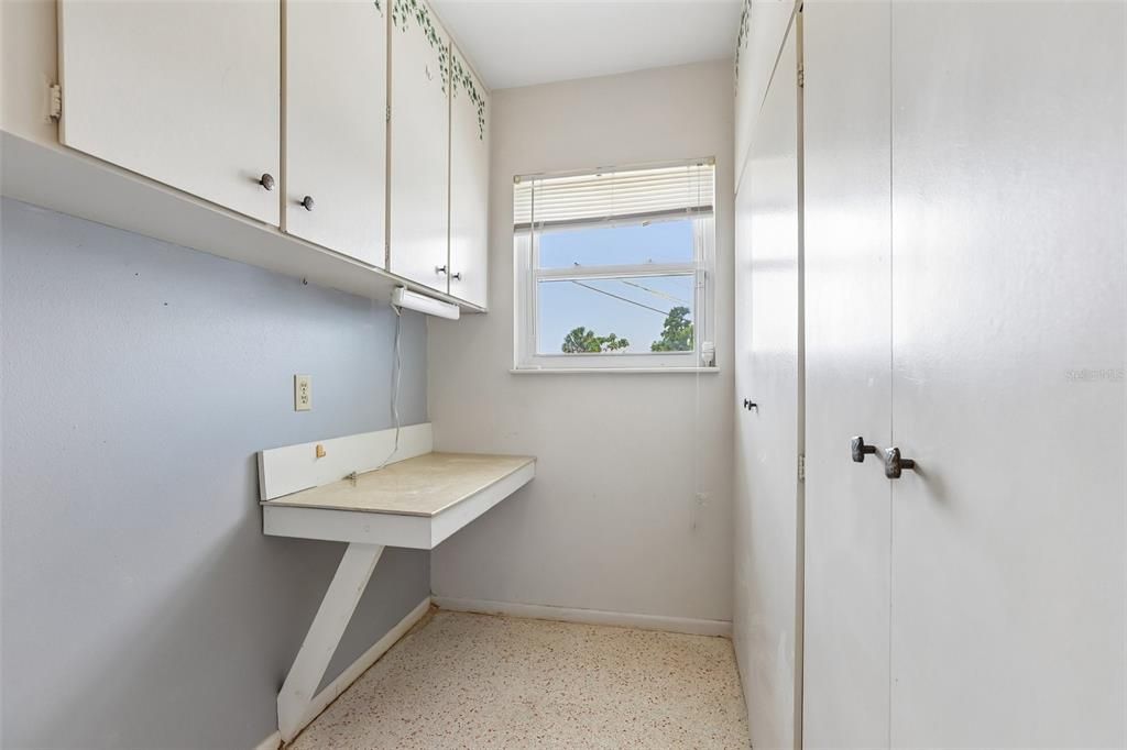 For Sale: $279,900 (2 beds, 2 baths, 1694 Square Feet)