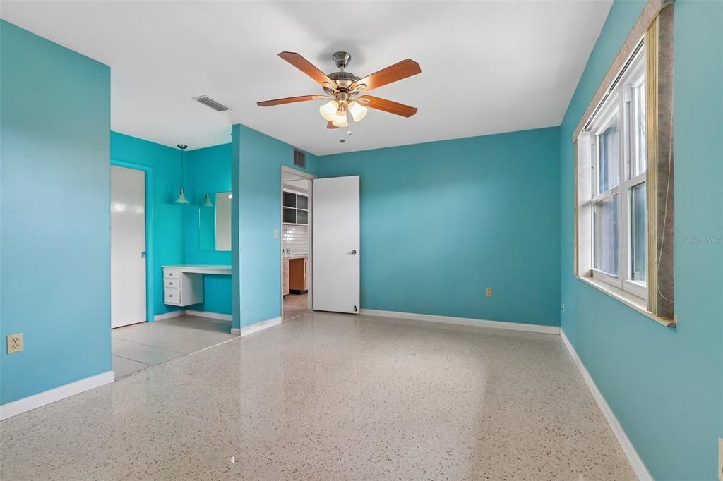 For Sale: $279,900 (2 beds, 2 baths, 1694 Square Feet)
