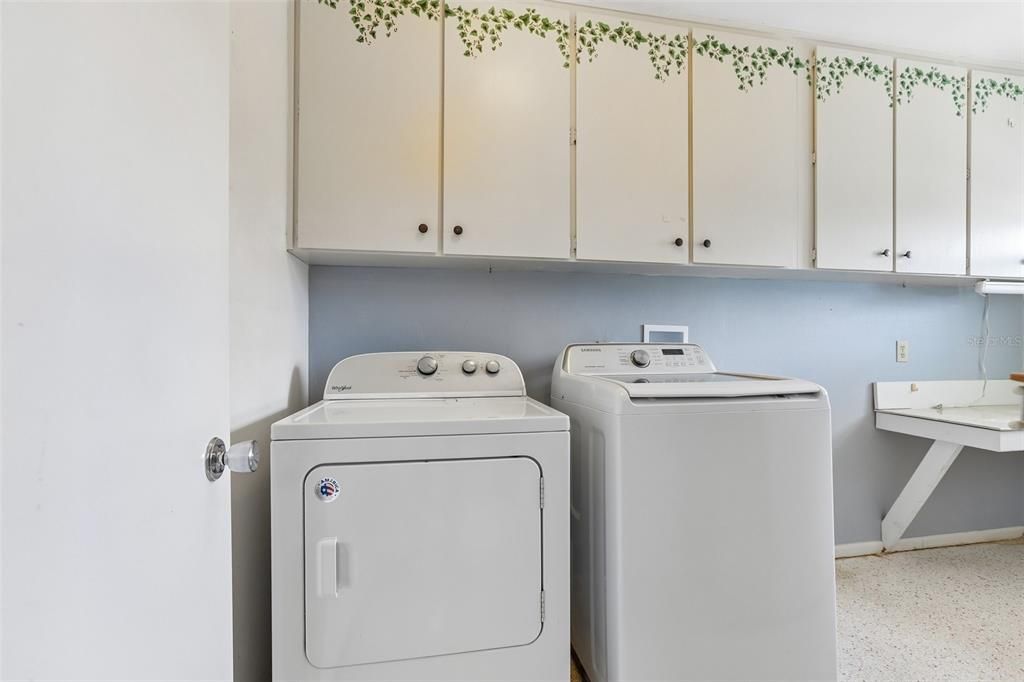 For Sale: $279,900 (2 beds, 2 baths, 1694 Square Feet)