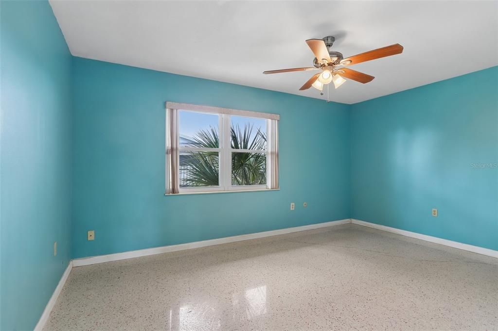 For Sale: $279,900 (2 beds, 2 baths, 1694 Square Feet)