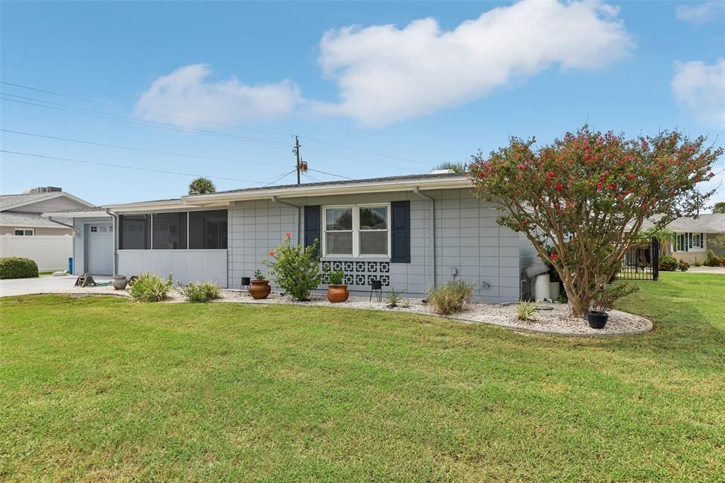 For Sale: $279,900 (2 beds, 2 baths, 1694 Square Feet)