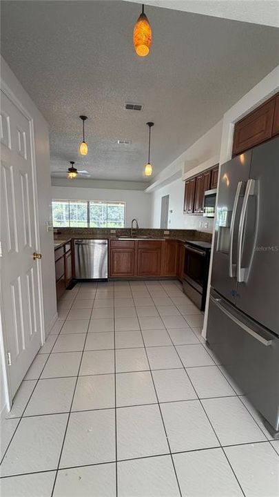 For Rent: $2,100 (3 beds, 2 baths, 2230 Square Feet)
