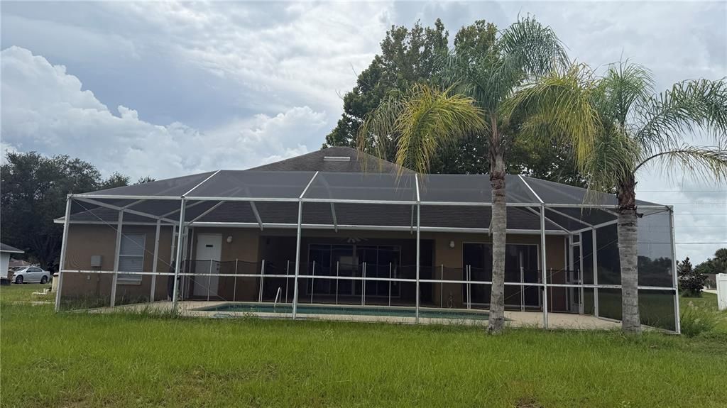 For Rent: $2,100 (3 beds, 2 baths, 2230 Square Feet)