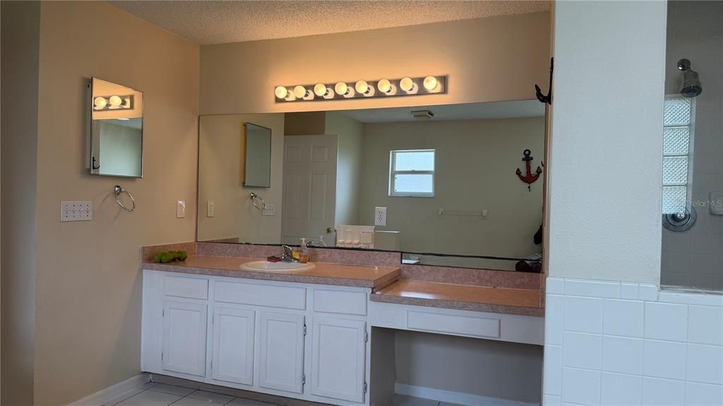 For Rent: $2,100 (3 beds, 2 baths, 2230 Square Feet)