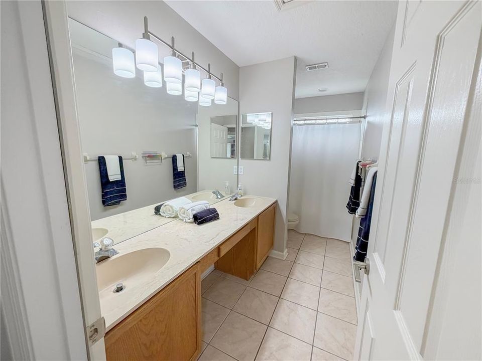 En Venta: $700,000 (5 camas, 3 baños, 3253 Pies cuadrados)