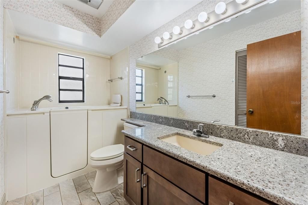 For Sale: $360,000 (2 beds, 2 baths, 1478 Square Feet)