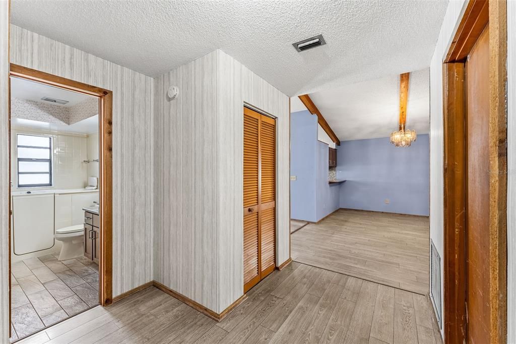 For Sale: $360,000 (2 beds, 2 baths, 1478 Square Feet)