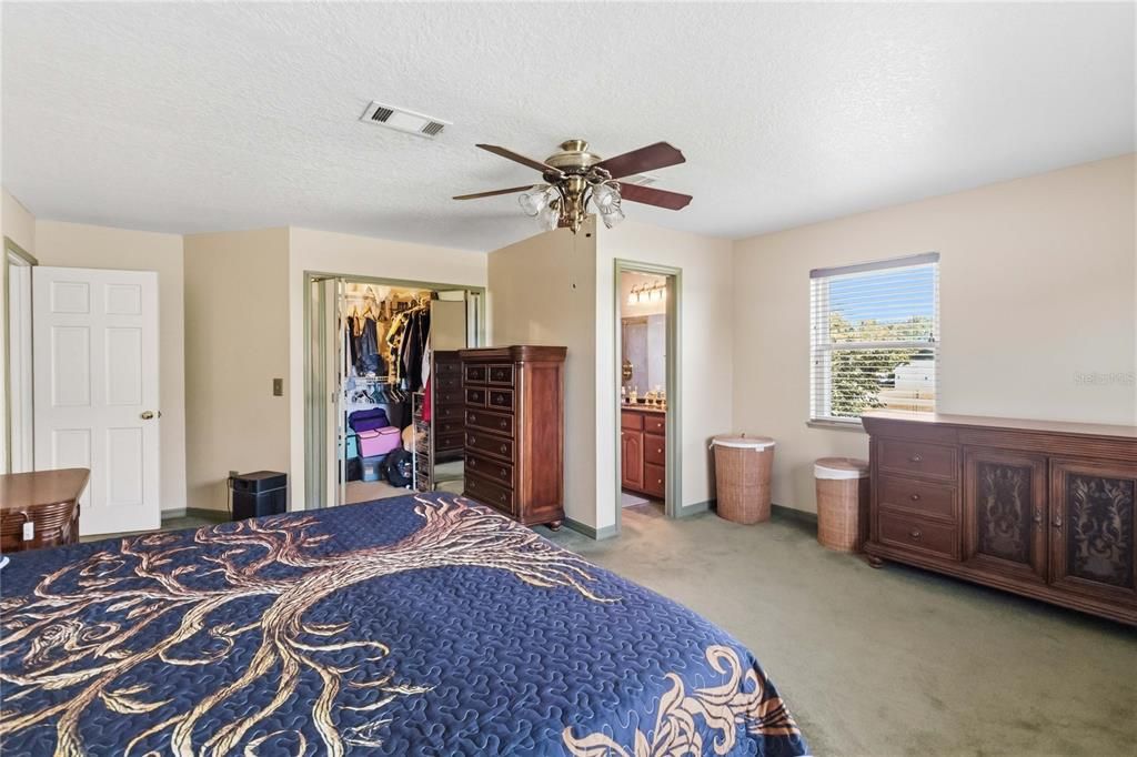 For Sale: $525,000 (4 beds, 2 baths, 2498 Square Feet)