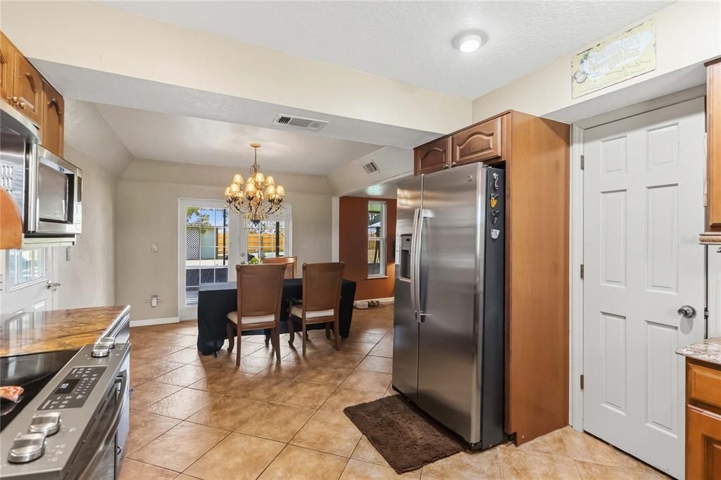 For Sale: $525,000 (4 beds, 2 baths, 2498 Square Feet)