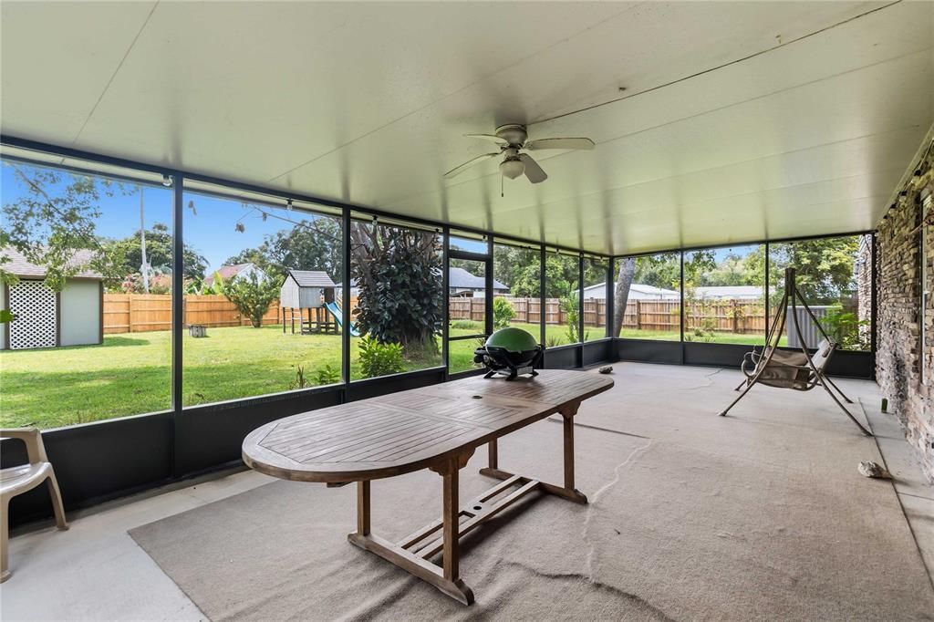 For Sale: $525,000 (4 beds, 2 baths, 2498 Square Feet)