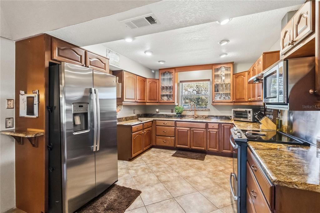 For Sale: $525,000 (4 beds, 2 baths, 2498 Square Feet)
