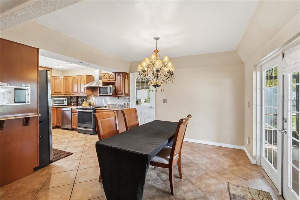 For Sale: $525,000 (4 beds, 2 baths, 2498 Square Feet)