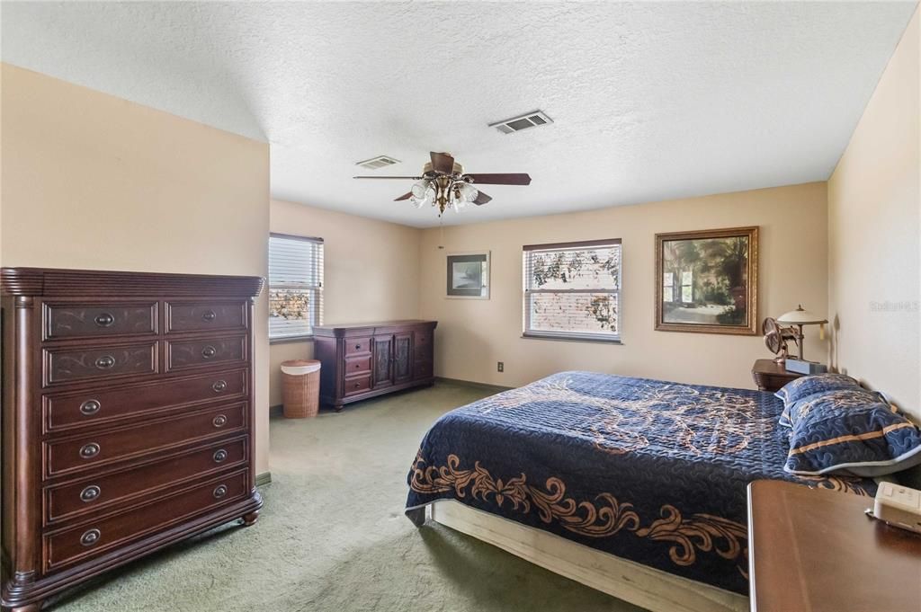 For Sale: $525,000 (4 beds, 2 baths, 2498 Square Feet)