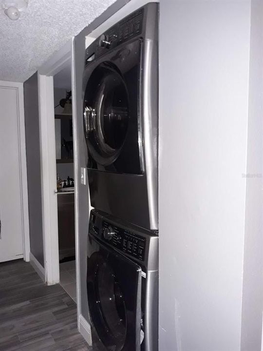 For Sale: $164,000 (2 beds, 2 baths, 1060 Square Feet)