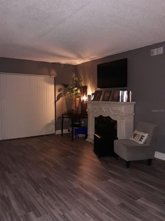 For Sale: $164,000 (2 beds, 2 baths, 1060 Square Feet)