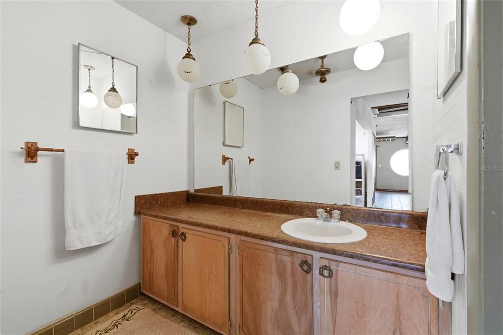 En Venta: $250,000 (2 camas, 2 baños, 1598 Pies cuadrados)