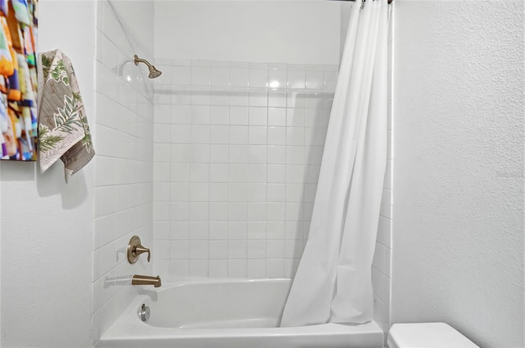 En Venta: $419,000 (4 camas, 3 baños, 2006 Pies cuadrados)